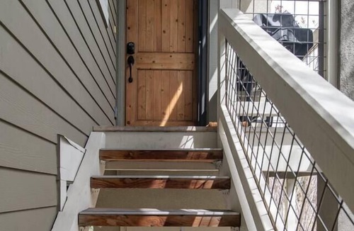 Warm Springs Condo | Luxurious, affordable condo one mile from downtown