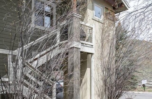 Warm Springs Condo | Luxurious, affordable condo one mile from downtown