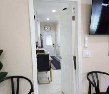 Quartz Hill Apartment | Luxurious All Private GuestSuite