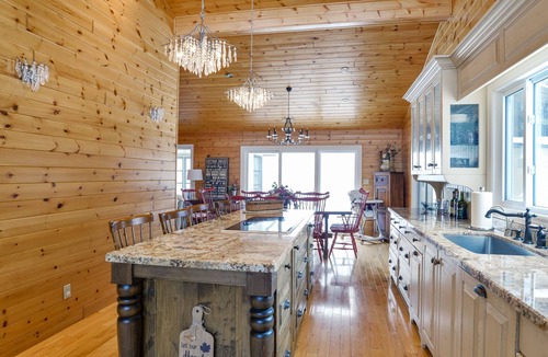 Rama Cottage | Luxurious All-season Simcoe Lakefront Cottage