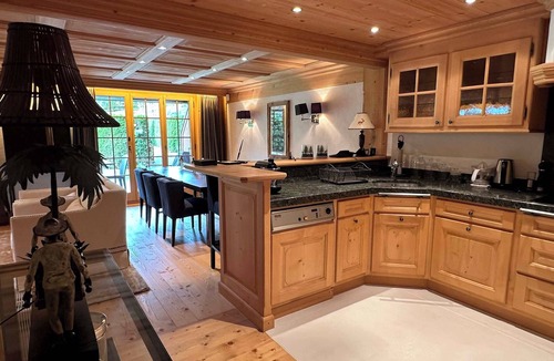Zweisimmen Nr Gstaad Apartment | Luxurious Alpine Getaway at Park Hotel Gstaad