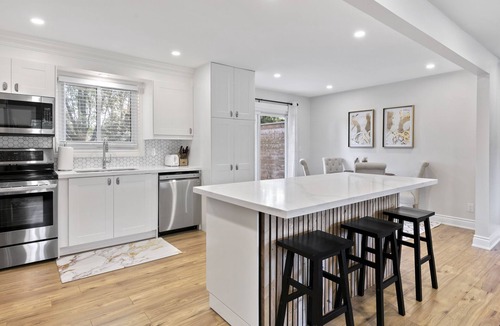 Boblo Island House | Luxurious and Cheerful House in Monopoly Subdivision