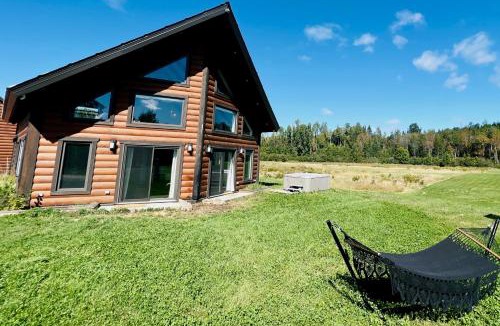 Trois-Rives Ski Chalet | Luxurious and Private Chalet Le Million