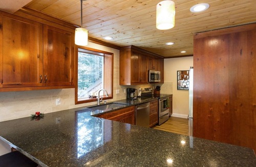 Government Camp Ski Chalet | Luxurious and Spacious Mountain Chalet