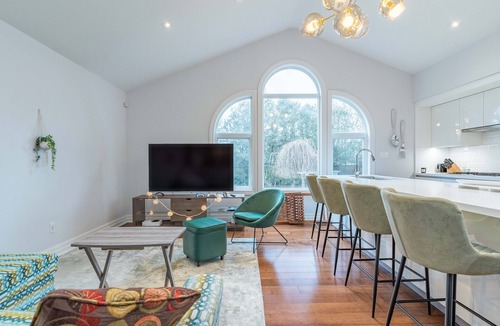 Burlington House | Luxurious and Spacious 4BR Home Near Downtown