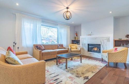 Burlington Villa | Luxurious and Spacious 4BR Home Near Downtown