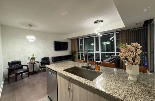 Downtown Mississauga Condo | Luxurious apartment in Mississauga Square One
