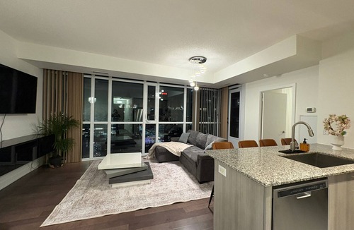 Downtown Mississauga Condo | Luxurious apartment in Mississauga Square One