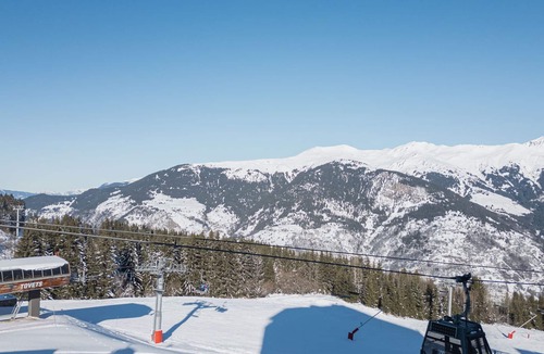 Courchevel Apartment | Luxurious apartment with spa and shuttle at Courchevel 1850