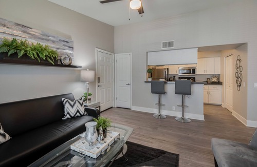 Roseville Apartment | Luxurious Apartment Living In An Excellent Location!