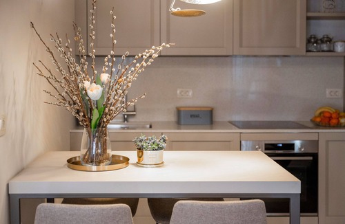 City Center Apartment | Luxurious apartment, old town, 4 persons,only 150m from the beach,with sea view.