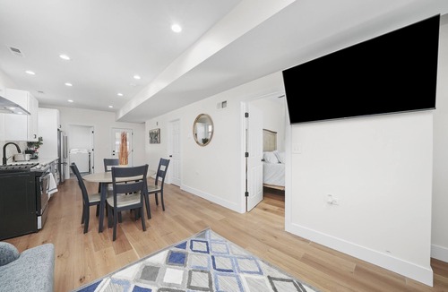 Forest Park House | Luxurious apartment in great central location!