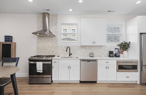 Forest Park House | Luxurious apartment in great central location!