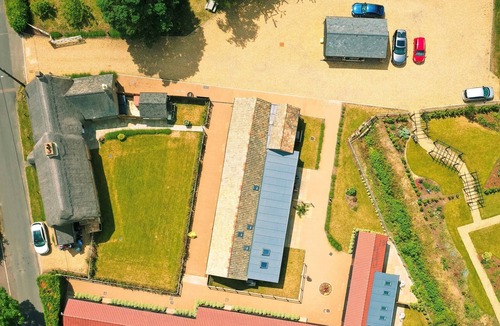 Little Stukeley Cottage | Luxurious barn with kitchen and private terrace