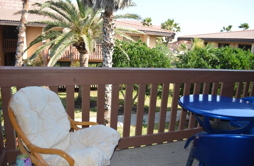 South Padre Island Condo | Luxurious Beach Side Family Retreat - 2 bd - 2 bathnSTR License 2024-0020
