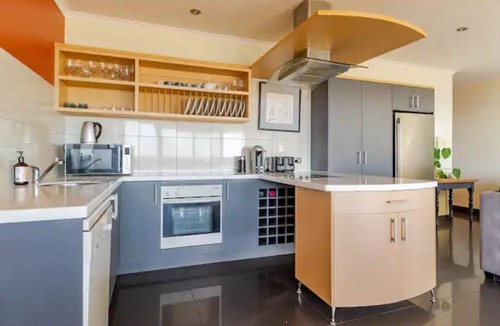 West Lakes Shore Apartment | Luxurious beachfront, panoramic views