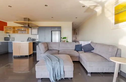 West Lakes Shore Apartment | Luxurious beachfront, panoramic views