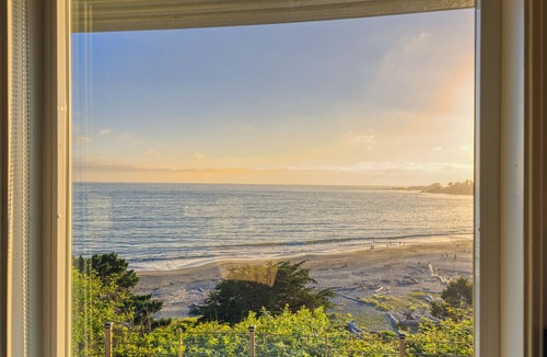 Harbor House | Luxurious Beach Escape: Private Beach Access, Hot Tub & Gourmet Kitchen