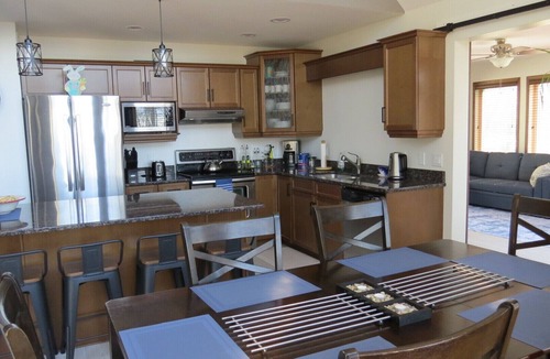 Beaconia Cottage | Luxurious Beach House with lake view. Melt your stress away in the hot tub.