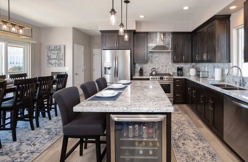 Downtown Condo | Luxurious Beach Side Condo with Ocean Views- Can Accommodate Large Groups!