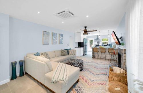 Indian Rocks Beach House | Luxurious Beach House Two Blocks From the Beach.
