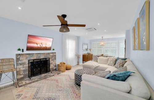 Indian Rocks Beach House | Luxurious Beach House Two Blocks From the Beach.