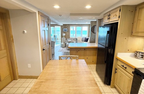 Fortunes Rocks Cottage | Luxurious Beachfront New England Cottage