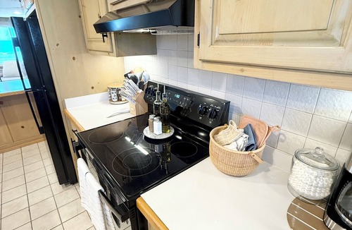 Fortunes Rocks Cottage | Luxurious Beachfront New England Cottage