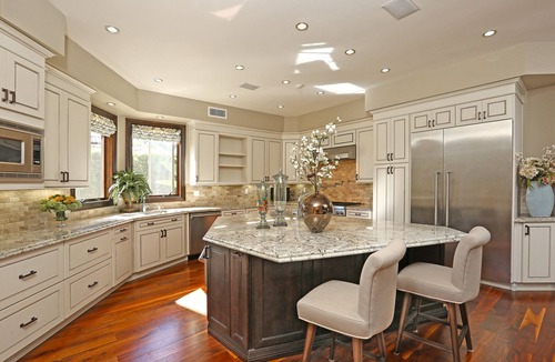 Beverly Glen House | Luxurious Beverly Hills Residence W/Heated Pool, Jacuzzi & BBQ Center