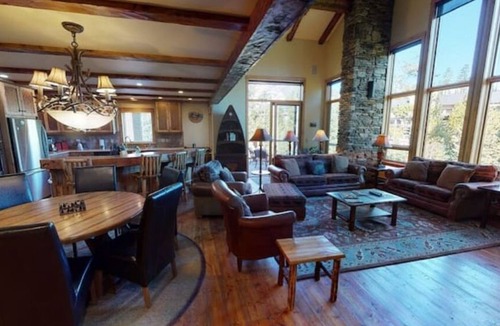 Big Sky Ski Chalet | Luxurious Black Eagle Chalet