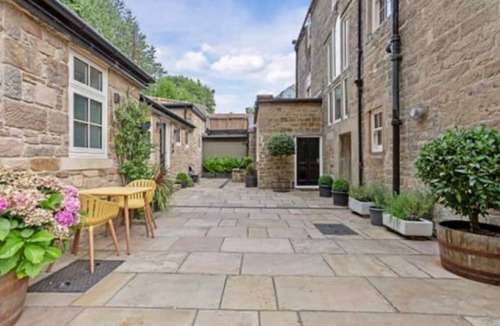 Holestone Moor Apartment | Luxurious Bolthole