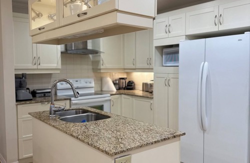 Pierrefonds-Roxboro Condo | Luxurious & bright Condo you will love