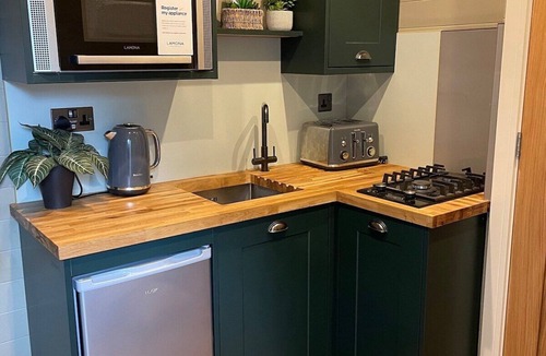 Llangollen Apartment | Luxurious Canal-side mini lodge in Llangollen.