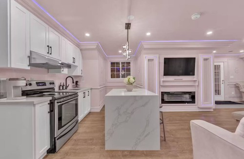 Town of Essex Apartment | Luxurious Castle Suite | Private & Peaceful Escape