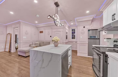 Town of Essex Apartment | Luxurious Castle Suite | Private & Peaceful Escape