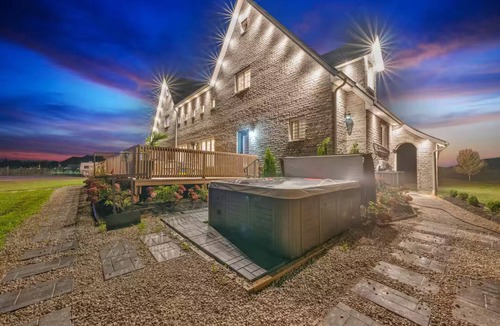 Town of Essex Apartment | Luxurious Castle Suite | Private & Peaceful Escape
