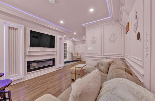 Town of Essex Apartment | Luxurious Castle Suite - Private & Peaceful Escape