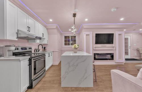 Town of Essex Apartment | Luxurious Castle Suite - Private & Peaceful Escape