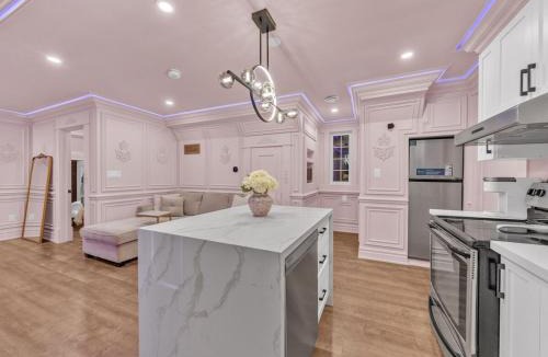 Town of Essex Apartment | Luxurious Castle Suite - Private & Peaceful Escape