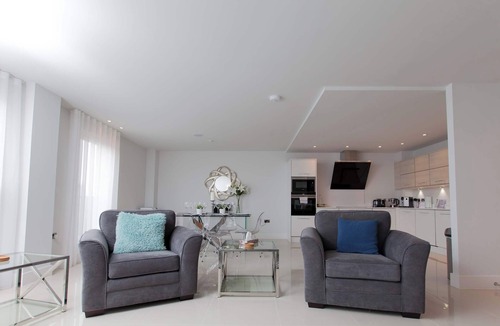 West End Apartment | Luxurious Central Edinburgh Apartment - Sleeps 6