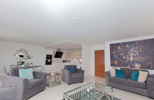West End Apartment | Luxurious Central Edinburgh Apartment - Sleeps 6