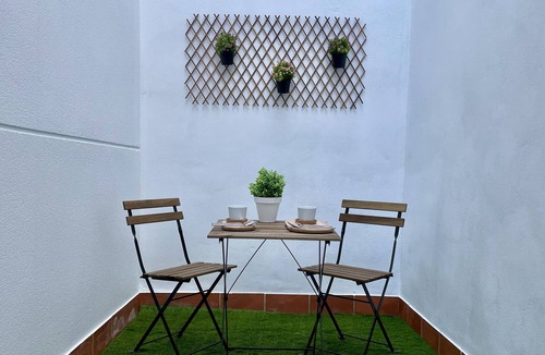 Distrito Centro Apartment | Luxurious Central Suite El Geranio in Córdoba, Next to Plaza de Tendillas