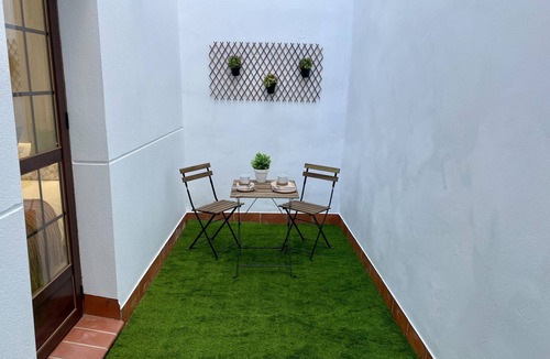 Distrito Centro Apartment | Luxurious Central Suite El Geranio in Córdoba, Next to Plaza de Tendillas