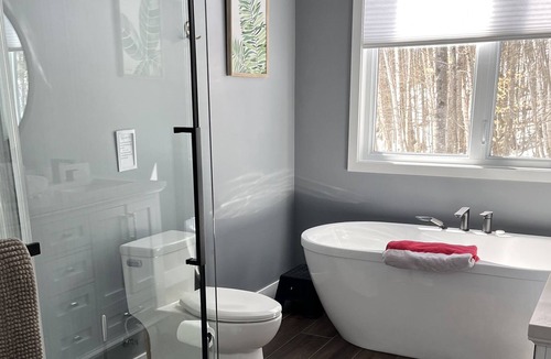 Lac Sainte-Marie Ski Chalet | Luxurious Chalet with sauna steps from MSM