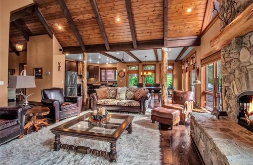 Ellicottville Cabin | Luxurious Chalet! Hot-tub, Bonfire & A+ Location for Skiing/Town