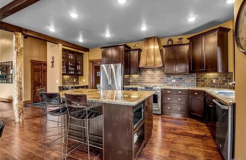 Ellicottville Cabin | Luxurious Chalet! Hot-tub, Bonfire & A+ Location for Skiing/Town