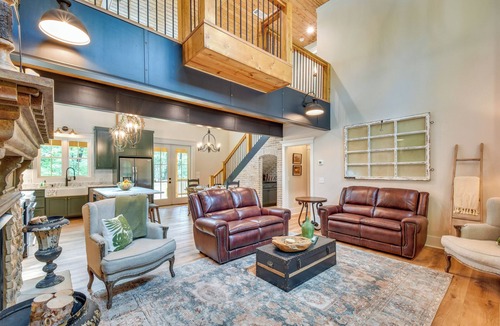 Clarkesville Cabin | Luxurious Clarkesville Cabin w/Decks & Fire Pit