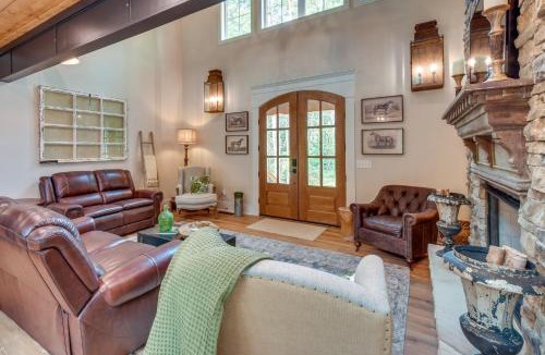 Clarkesville House | Luxurious Clarkesville Cabin with Decks and Fire Pit