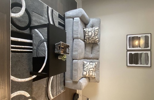 Stafford House | luxurious comfy 1 bedroom gateway with balcony houston