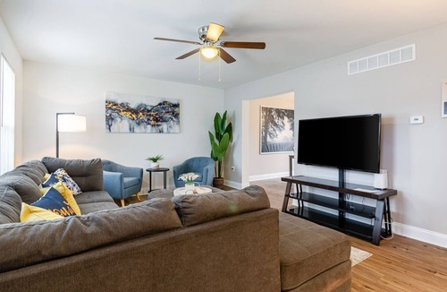 North Wales House | luxurious & Comfy / business and more